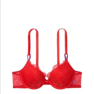 VICTORIA'S SECRET
Sexy Tee Lightly Lined Demi Bra